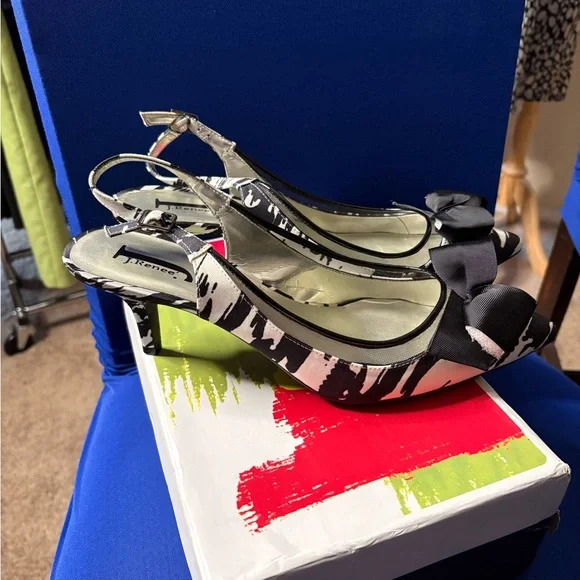 J.Renee Black & White Bow Pointed Slingback Heels - Picture 2 of 3